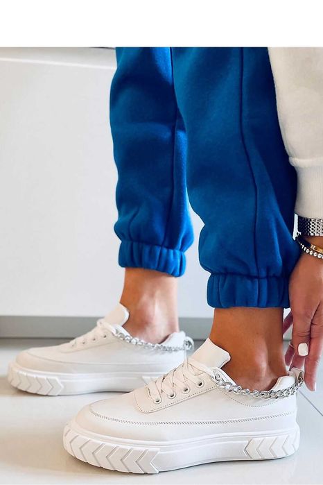 Pantofi sport casual alb cu accesoriu lantisor