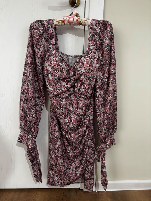 Кокетна рокля15€