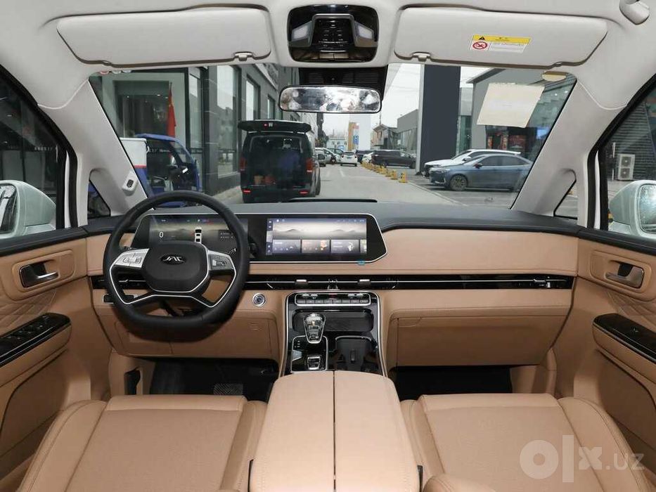 JAC RF8 oilaviy va biznes uchrashuvlari uchun.