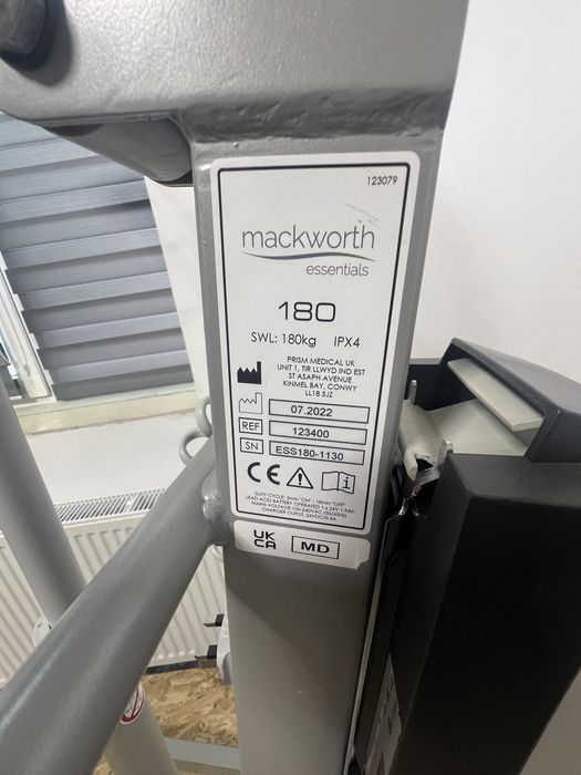 Elevator electric manevrare persoane imobilizate