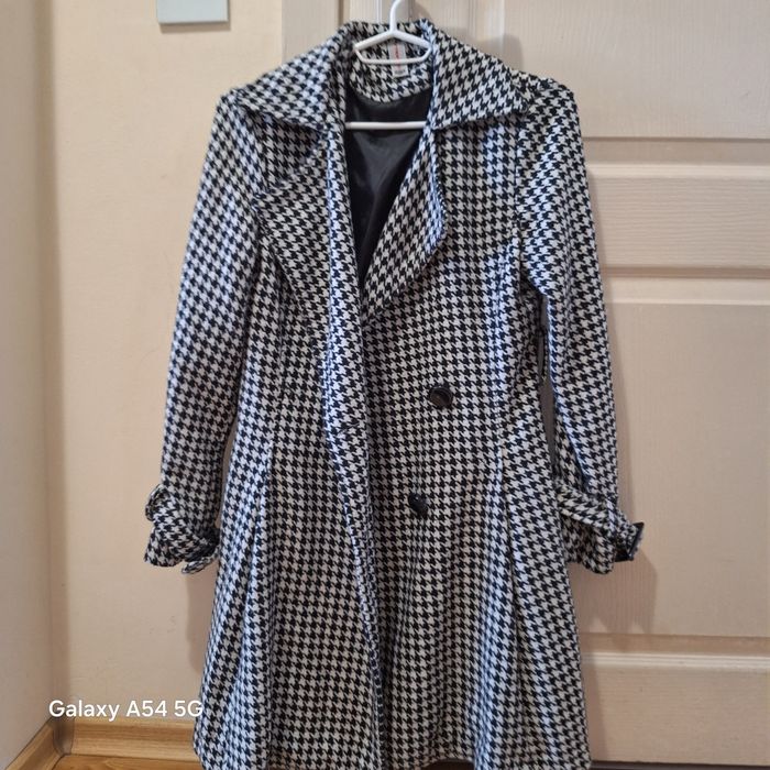 Пролетно дамско палто