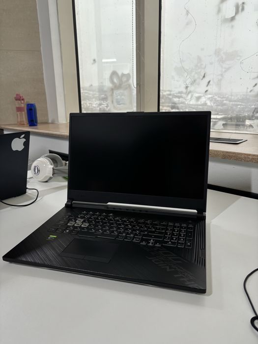 Продам ноутбук Asus rog strix G712