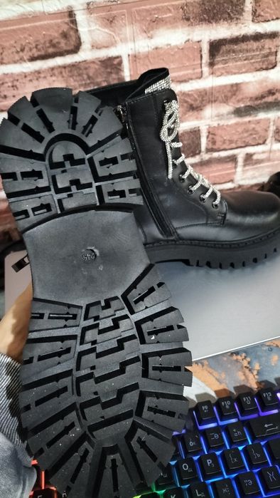 Продам сапоги новые и тёплые