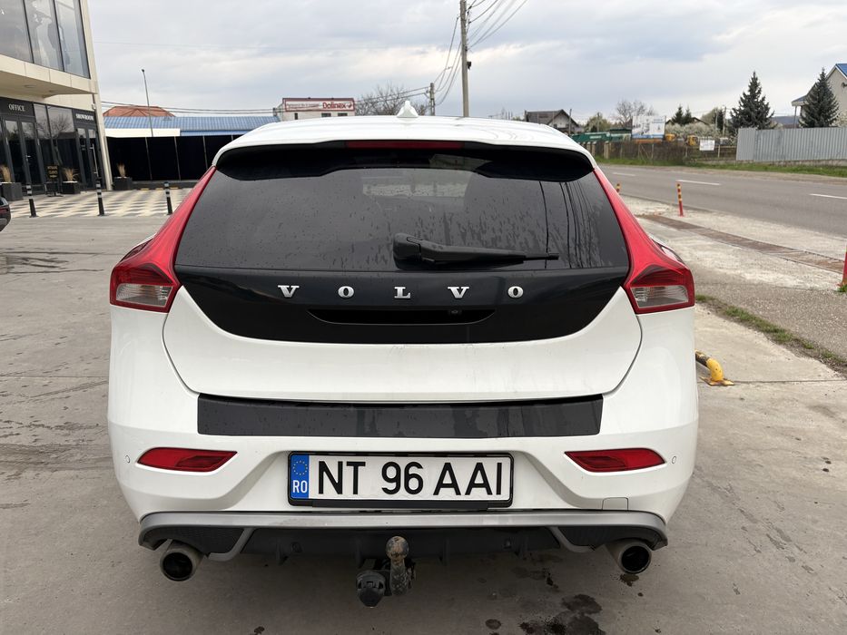 Volvo V40 R design