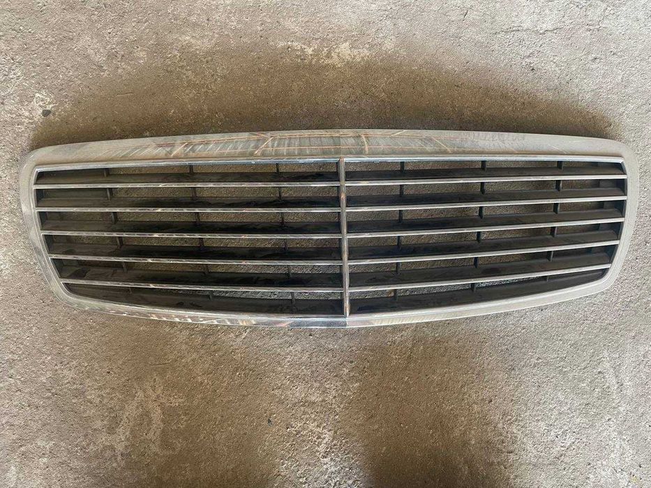 Радиаторная облицовка w211