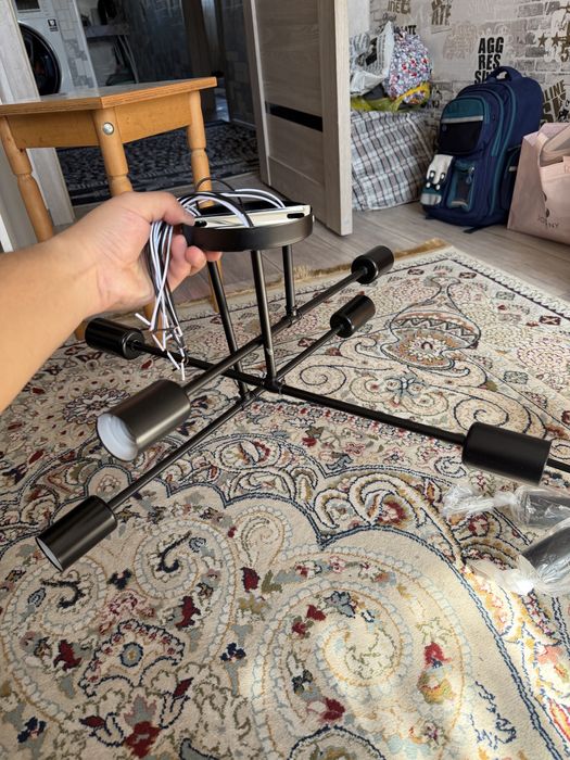 Продам люстры новые