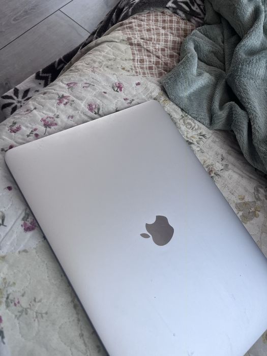 MacBook Pro 13” 2017 A1708, 8GB RAM, 256GB SSD – за ремонт