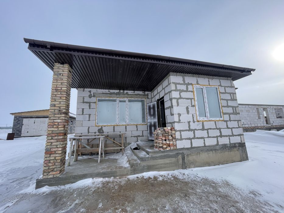 Дом в Уштобе напротиш школы