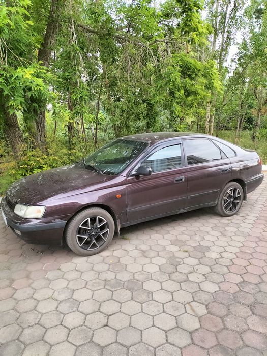Тойота Карина е  2.0