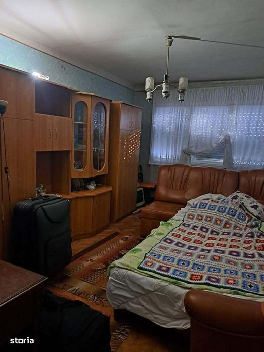 Apartament 3 camere de vanzare , Oituz M15 , parter , 65.900 euro neg.