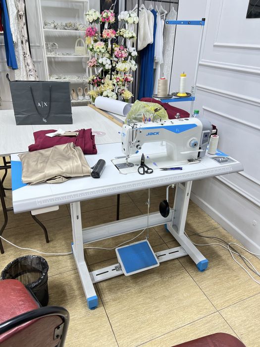 Продам швейную машинку