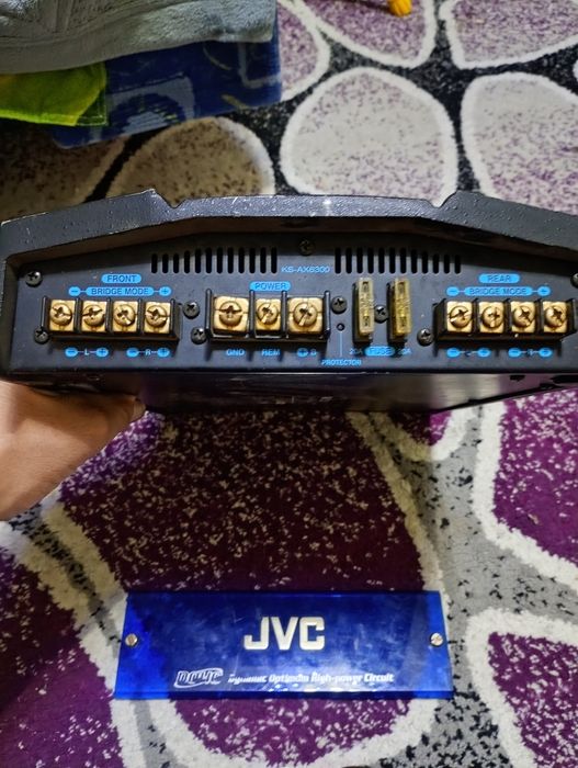 Продам усилитель в авто