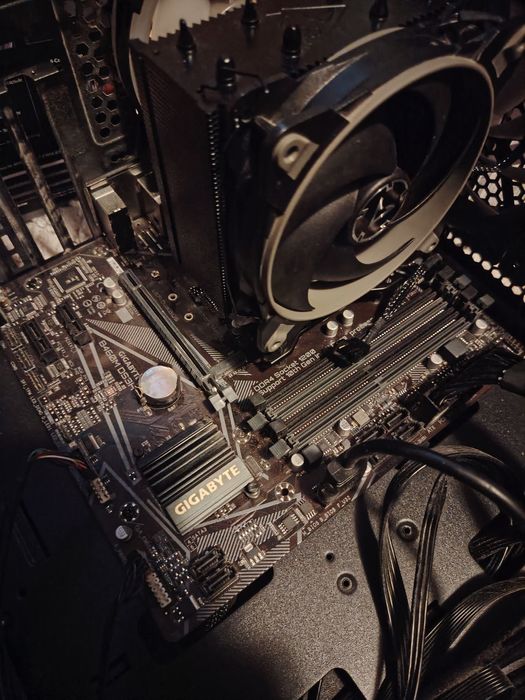 Kit Placa de baza GigaByte B460M DS3H + Procesor i5 10600KF + Cooler A