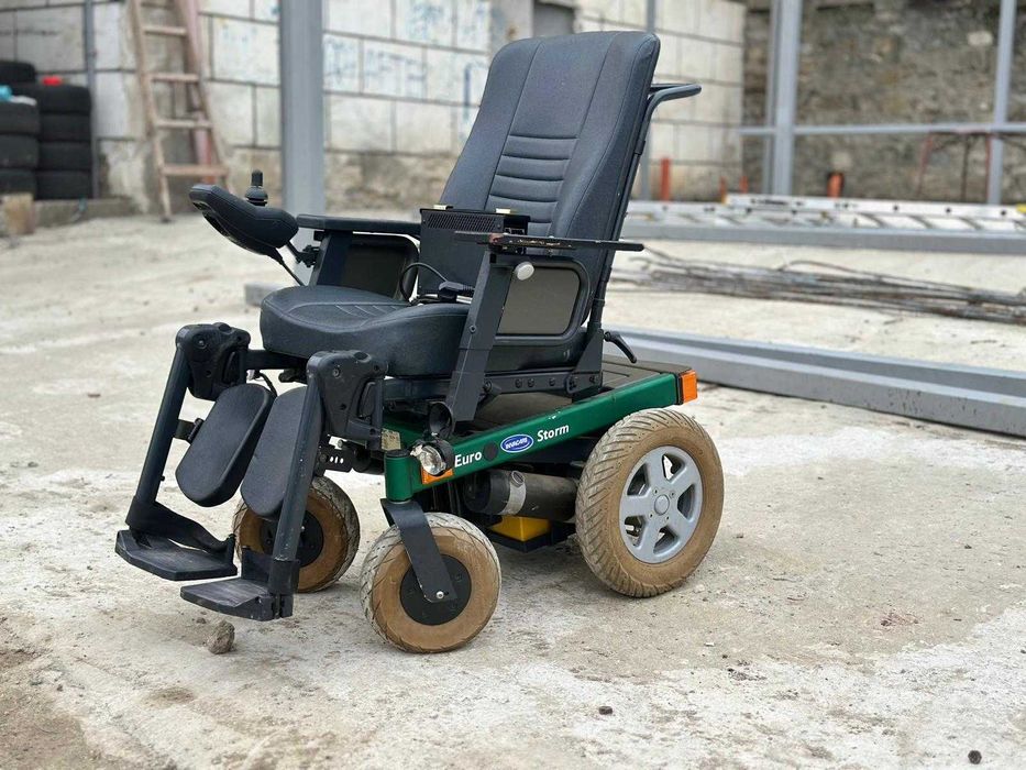 Акумулаторна инвалидна количка Invacare  Инвалиден стол