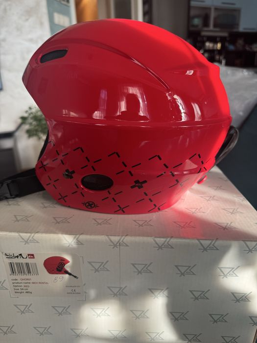 Скиорска каска, очила и ръкавици