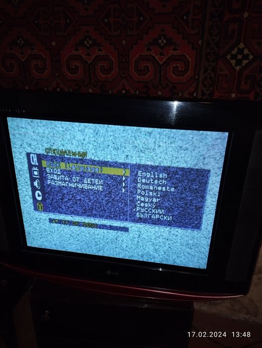 Телевизор LG в рабочем состоянии , цвета яркие