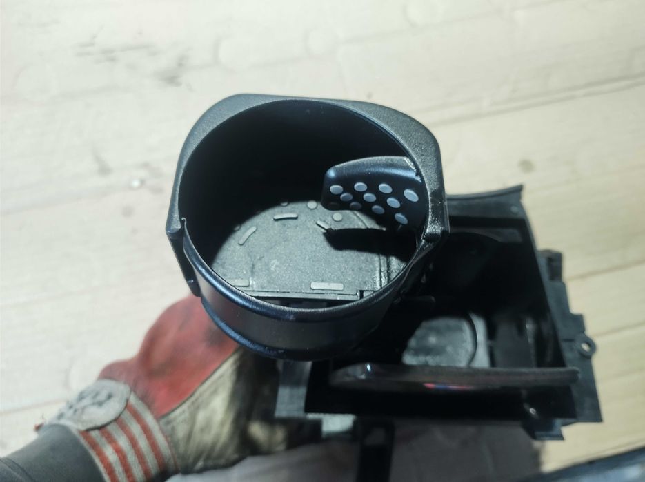 Поставка за Чаша Къп Холдър Mercedes E class W211 4Matic Tmodel 2008