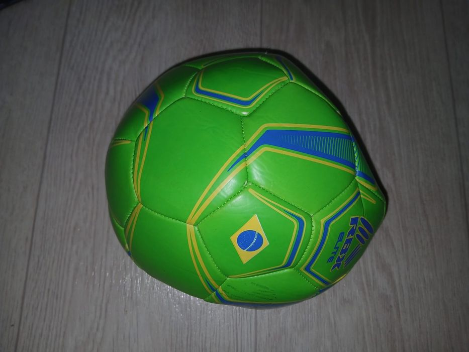 Футбольные мячики