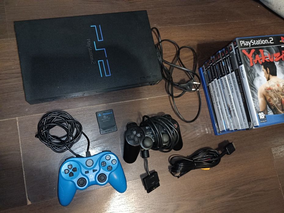 Продавам Ps2 Pro с 11 игри