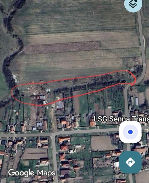 Vând teren, cu acces facil și posibilități de exploatare imobiliar