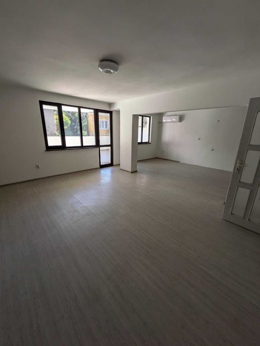 Продава се Тристаен апартамент в Бургас, Център - 156 кв.м за 1161 €/кв.м - Снимка #2