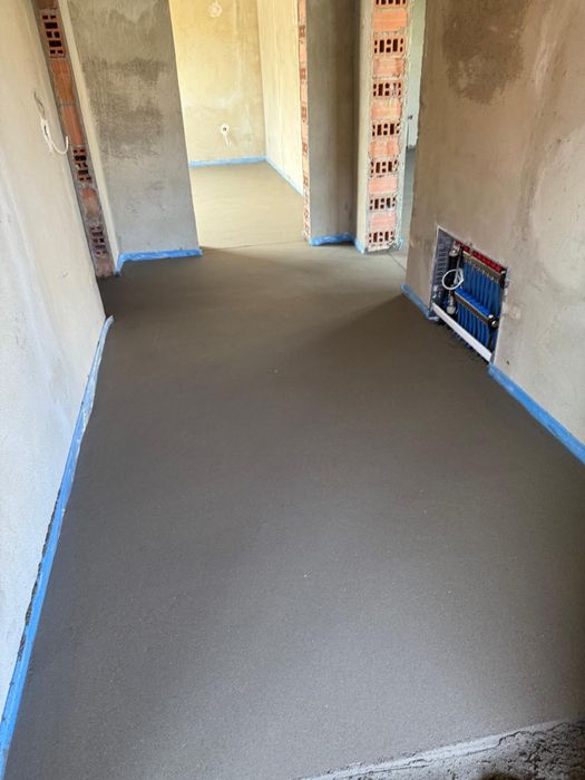 Машинно полагане на подови замазки!