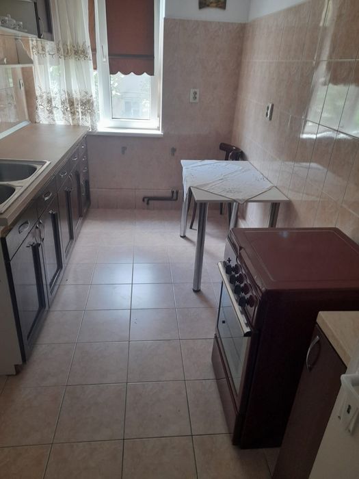 Inchiriez apartament cu 3 camere
