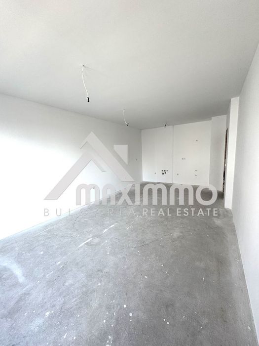 Продава се Тристаен апартамент в Варна, Цветен квартал - 101 кв.м за 1832 €/кв.м - Снимка #1