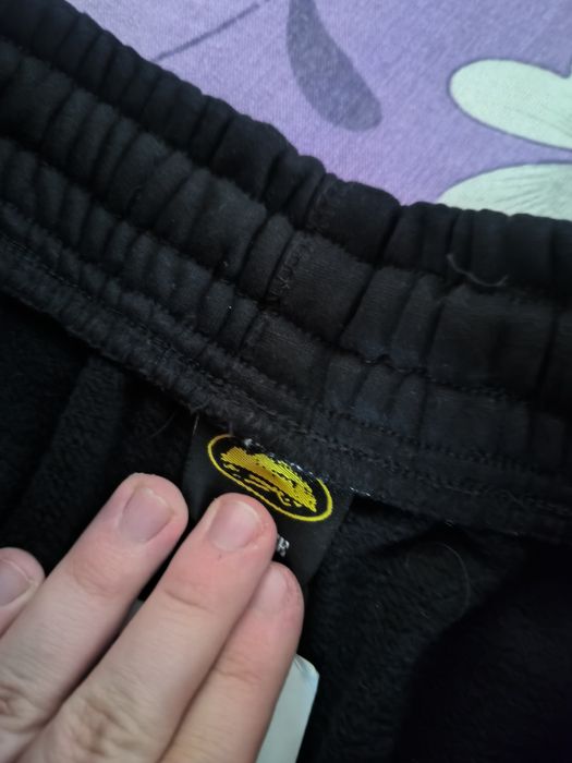 Pantaloni corteiz noi