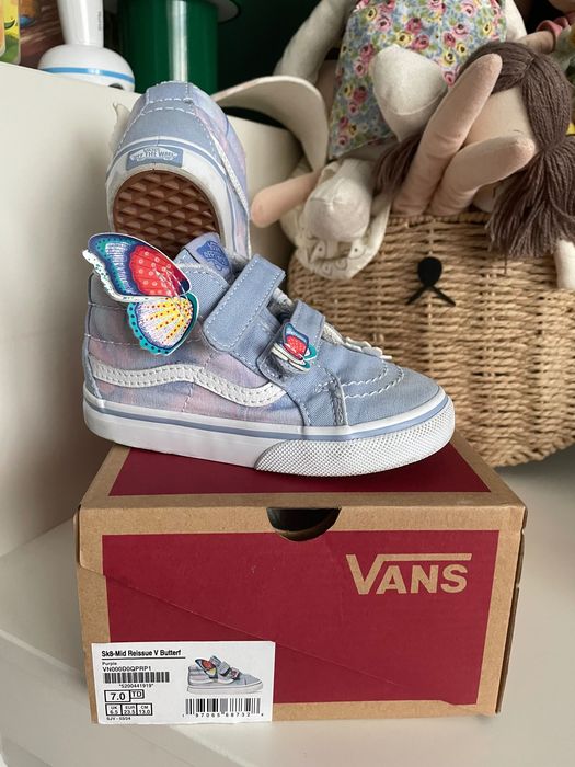 Tenesi Vans 23 cu fluturi
