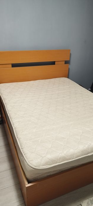 Vând pat 140/200