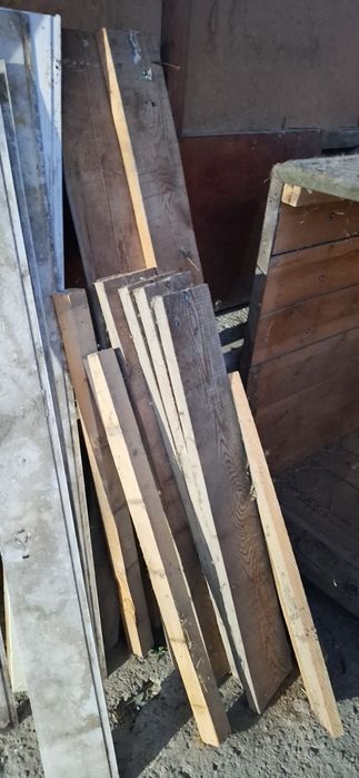 Продам садовую лестницу,деревянна дверь,обрезки балок я дверь