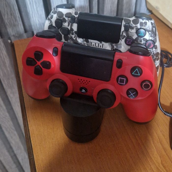 Ps 4 slime se vinde nu îl mai folosesc ,se dă și la schimb
