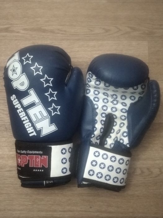Боксерские перчатки