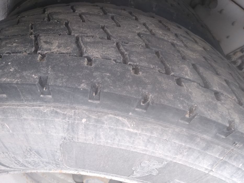 Продам шины комплект с дисками 300000