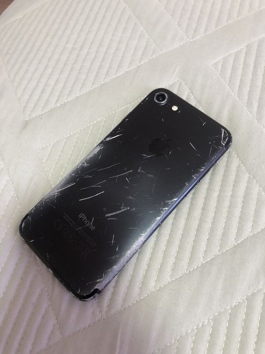 Iphone 7, 32gb, рабочий, но требует ремонта