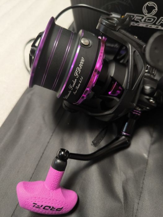 Feeder FL BLACK FORCE 3.90m 60-180g + Mulineta PRO FL FL ULTIMATE 8000