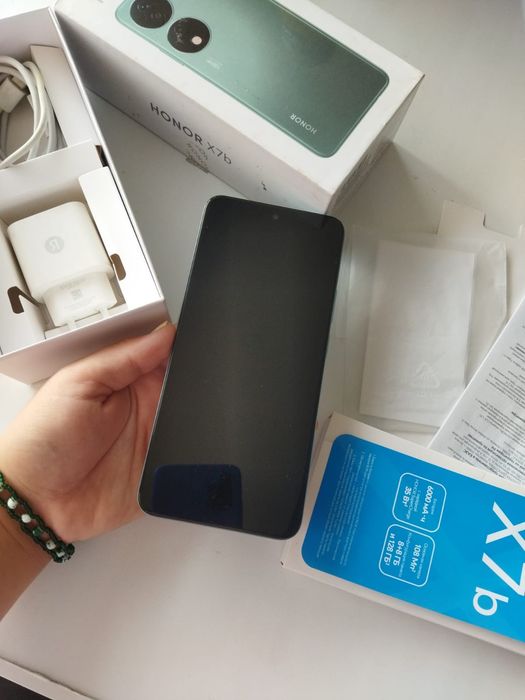 Продаю телефон HONOR X7b