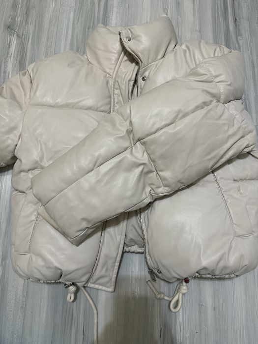 Бяло кожено яке Bershka – много запазено