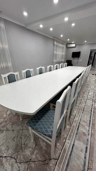 Продается  стол гостинный