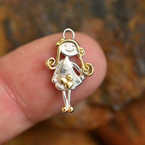 Сребърен медальон 925 със златни акценти „Момиче с цвете“