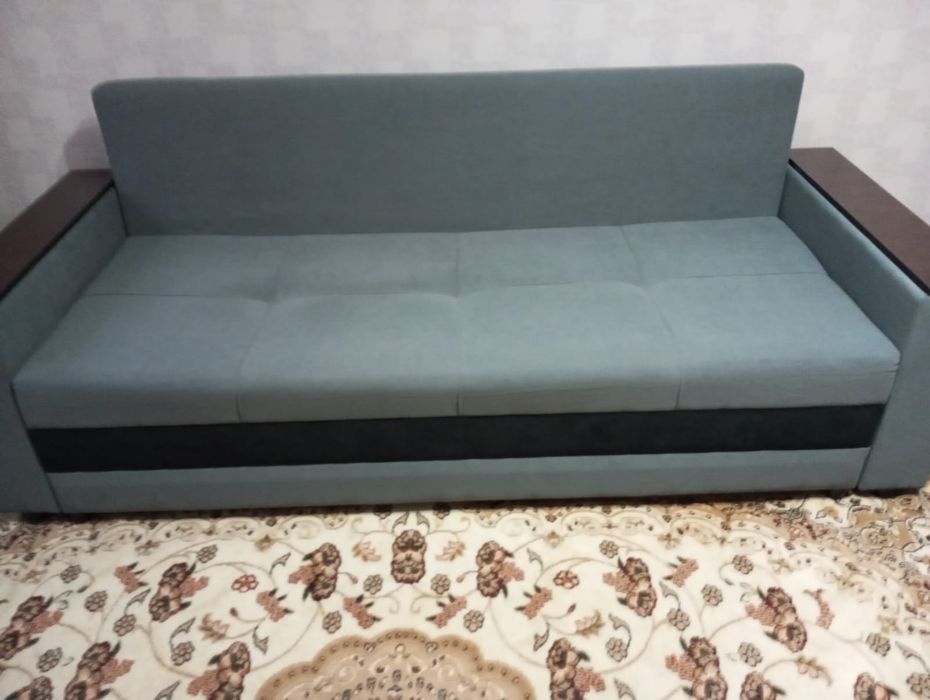 Продам диван практически новый