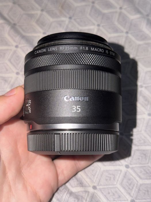 Canon 35mm rf 1.8 macro is stm