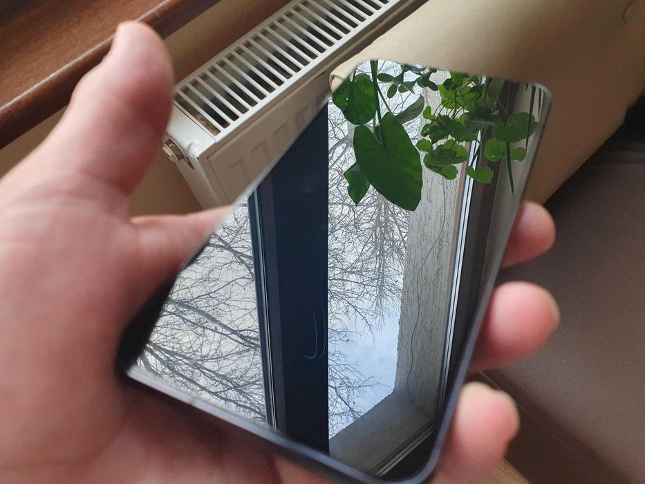 Продавам Z Flip3  128GB 8GB RAM