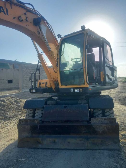 HYUNDAI. 140 sotiladi