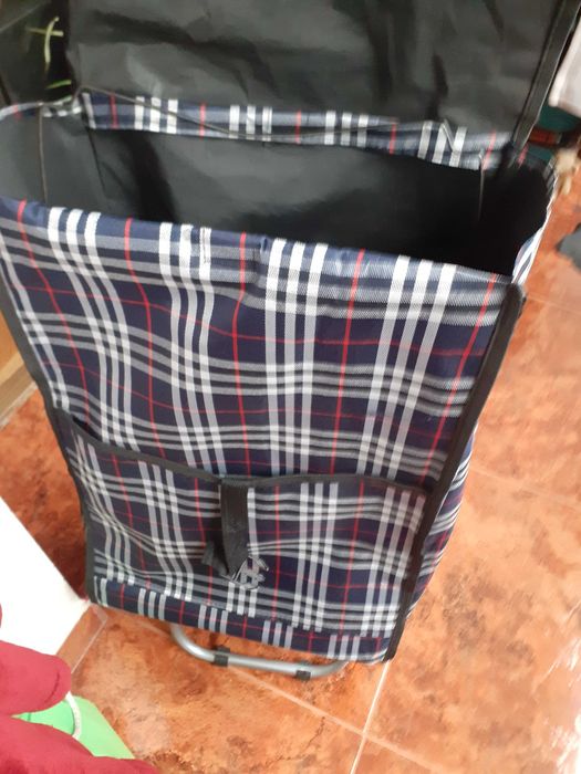 Cărucior de cumpărături