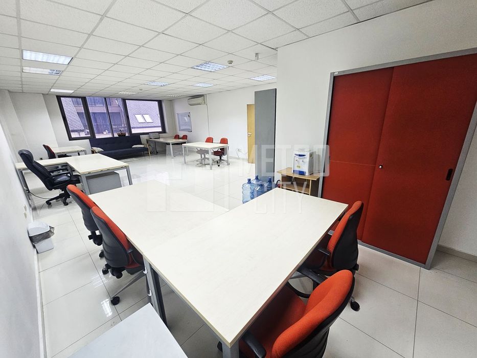 Дава се под наем Офис в София, Младост 3 - 128 кв.м за 765 € - Снимка #1