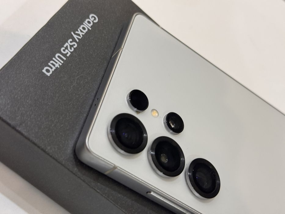 Samsung Galaxy s25 ultra titanium white silver