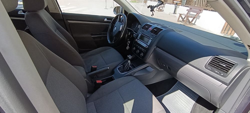 Ofer spre vânzare Volkswagen Golf Variant (combi/break) 1.9 TDI în stare foarte bună!