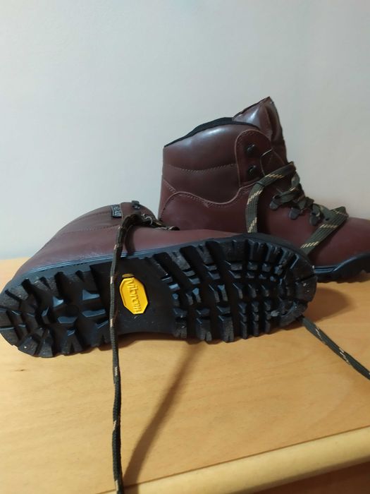 Продавам почти нови зимни обувки